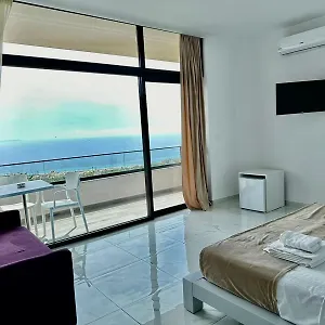Wait 'n Sea Hotel